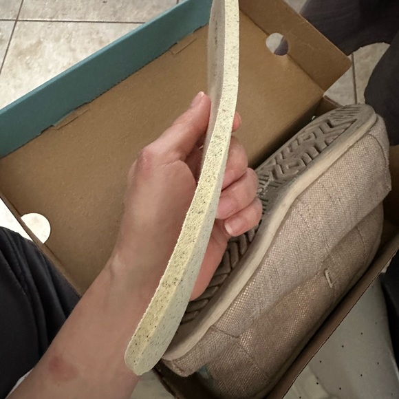 # Women’s TOMS Alpargata Natural Metalic Woven slip-on in beige Size 8W. - Picture 9 of 9